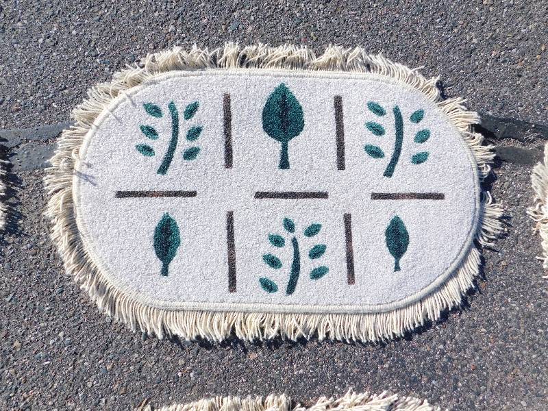 2x3 Hand Painted Small Fringed Oval Rug