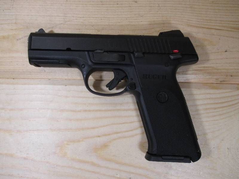lot 13 image: Ruger SR-40 Semi-auto Pistol