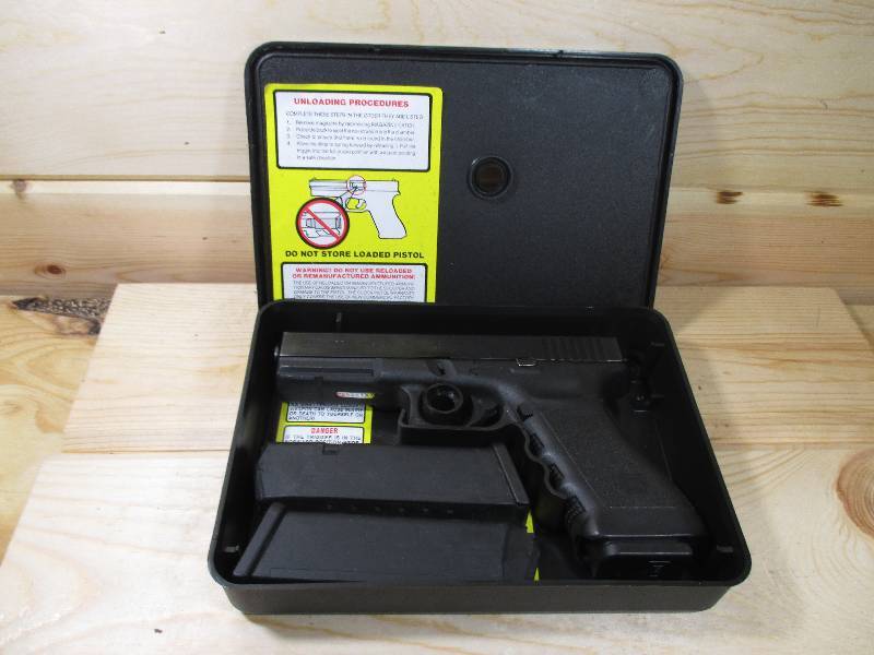 lot 14 image: Glock G22 Gen3 Semi-auto Pistol