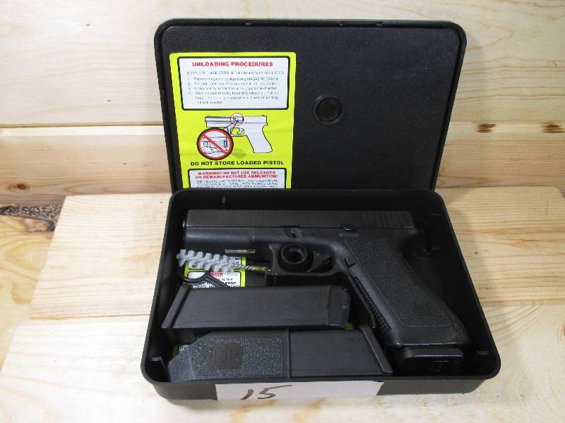 lot 15 image: Glock 22 Gen2 Semi-auto Pistol