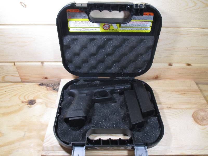 lot 16 image: Glock G22 Gen3 Semi-auto Pistol
