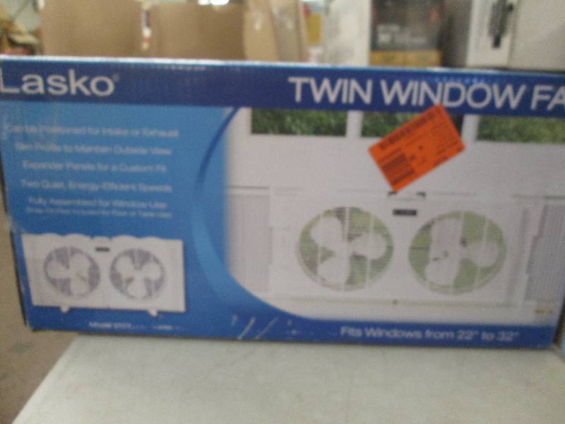 lot 200 image: Lasko twin window fan open box test...