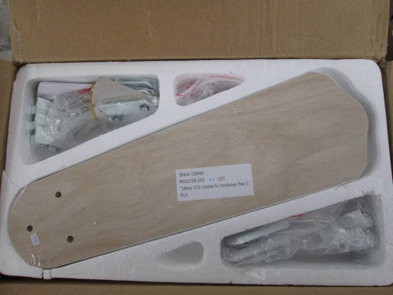 lot 79 image: 42 middleton ceiling fan white fin...