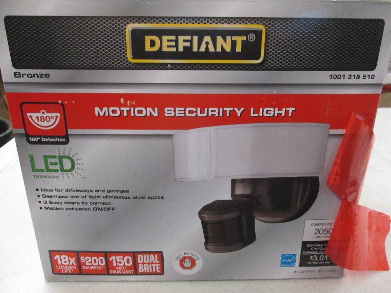 lot 105 image: defiant LEDmotion security light op...
