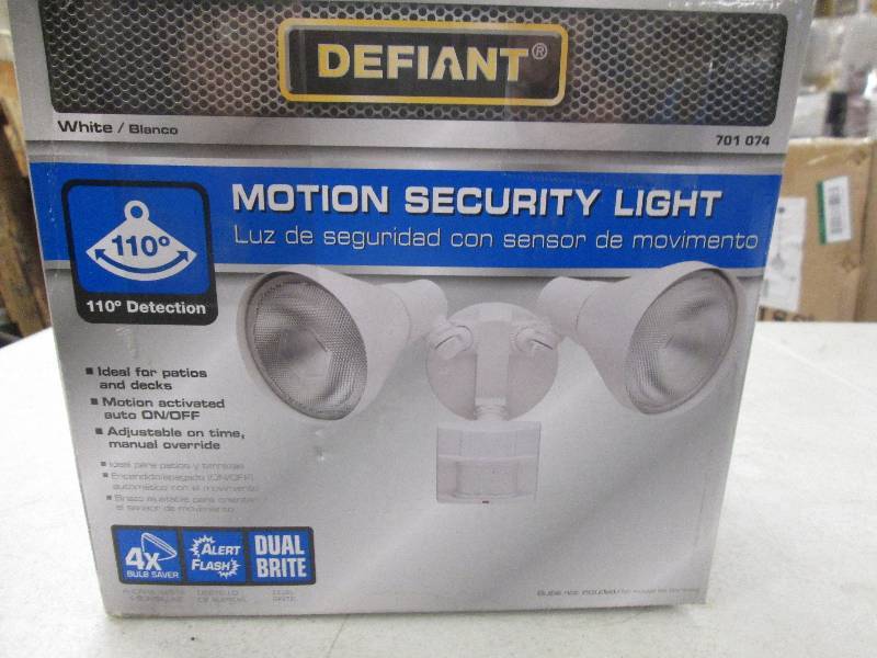 lot 118 image: Defiant motion sensing security lig...
