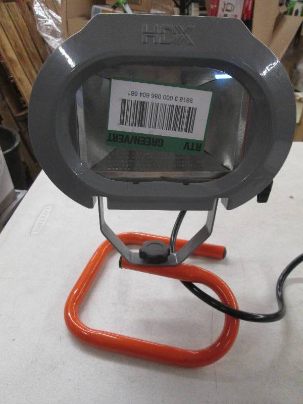 lot 119 image: HDX work light tested and works ...
