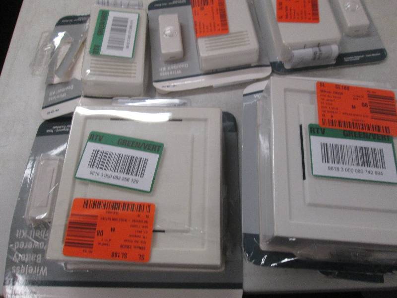 lot 142 image: 5 wireless doorbells some missing d...