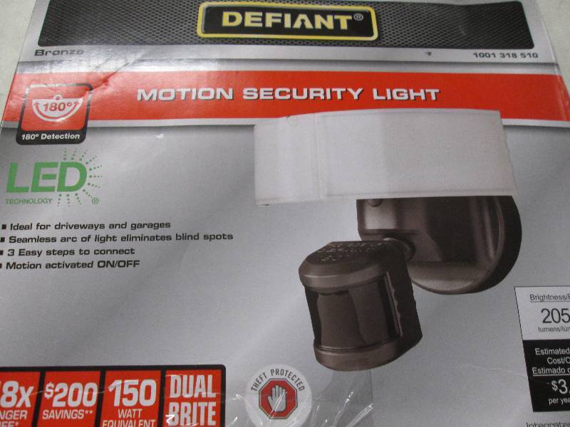 lot 166 image: Defiant motion security light LED o...