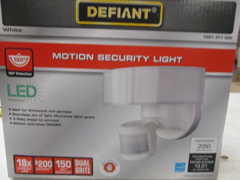 lot 167 image: Defiant motion security light LED o...