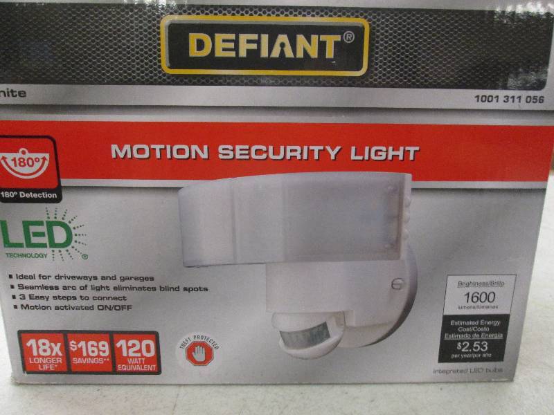 lot 169 image: Defiant motion security light LED o...