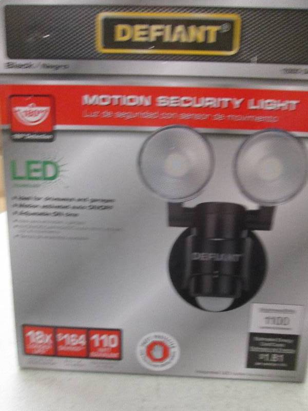 lot 177 image: Defiant motion security light LED o...