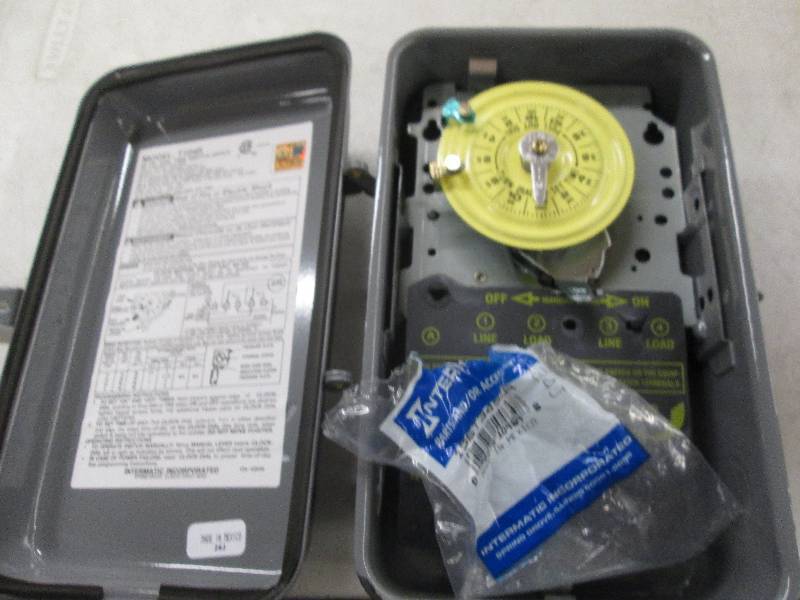 lot 178 image: 24 hr dial time switch model T104R...