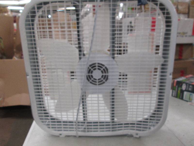 lot 196 image: Lasko 20 box fan open box dented o...
