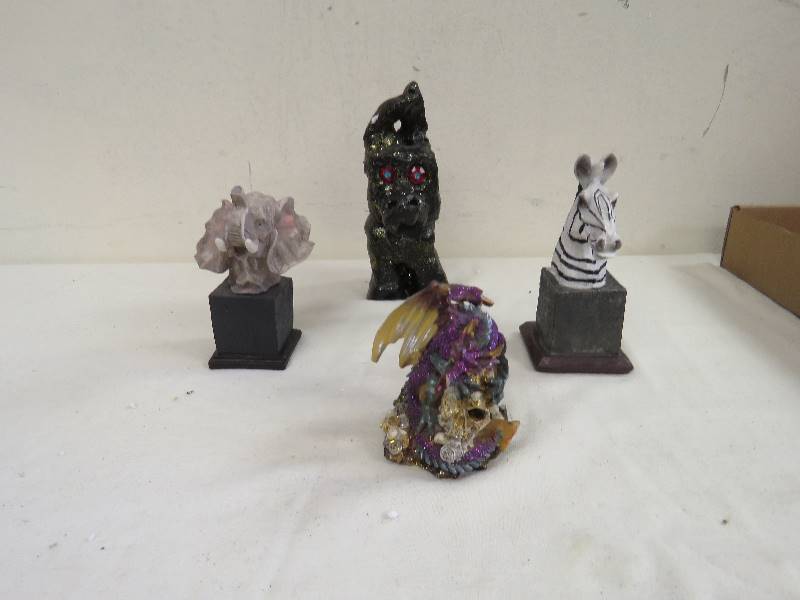 Figurines