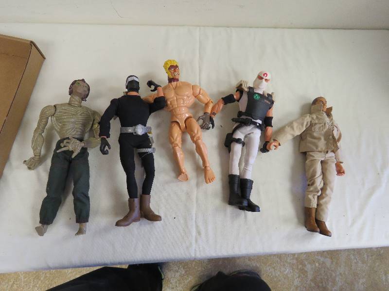 Figurines