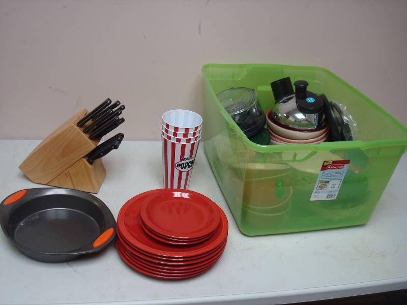 lot 20 image: Bin With Some Kitchen Items