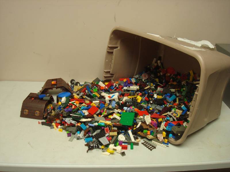 lot 28 image: Bin With A Large Amount Of Legos, Some Mega Blocks