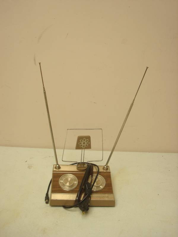 lot 45 image: Vintage Colormaster TV Antenna