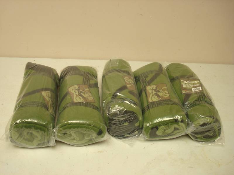 lot 47 image: Lot Of 5 New Duck Dynasty Commander Fleece Throw Blankets 50 x 60