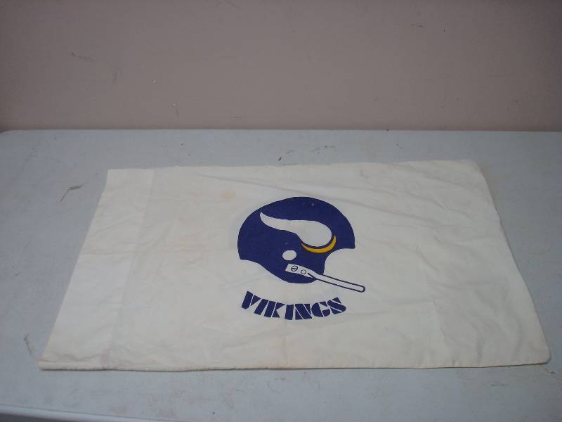 lot 52 image: Vintage Minnesota Vikings Pillow Case, Has Spots On It