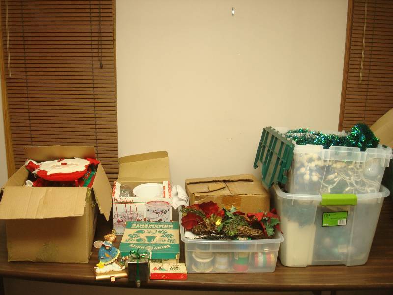 lot 55 image: Lot Of Christmas Items