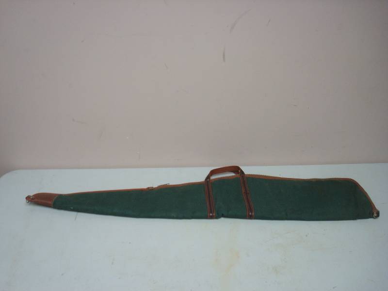 lot 72 image: Soft Gun Case, Used, Shows Wear