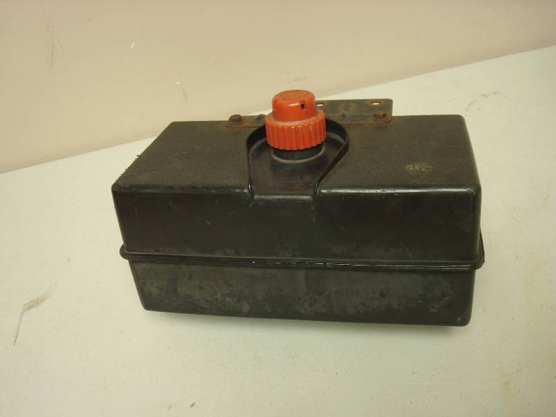 lot 77 image: Small Adaptable Gas Tank, Used