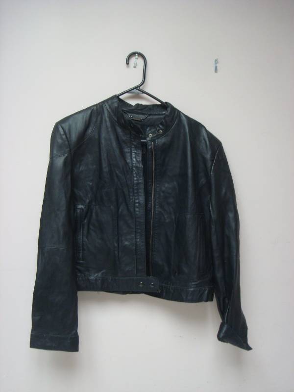 lot 82 image: Wilsons Leather Jacket, Size XXL, I Think Womens, Used, May Show Minor Wear