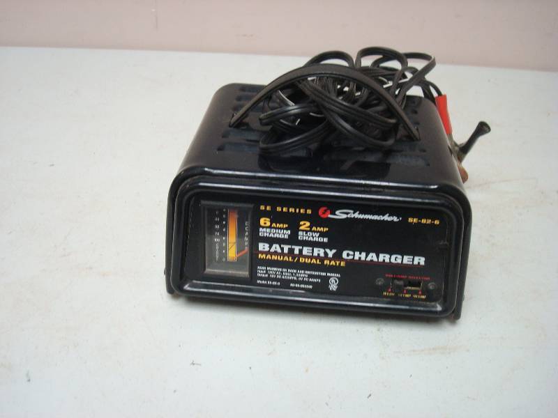 lot 99 image: Battery Charger, Used