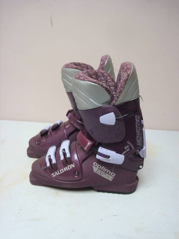 lot 103 image: Pair Of Purple Ski Boots