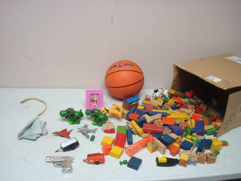 lot 110 image: Box With Some Vintage Blocks, Toys, Cap Gun