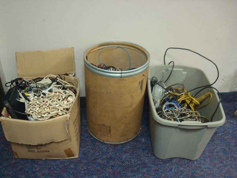 lot 125 image: Lot Of Wires And Cords