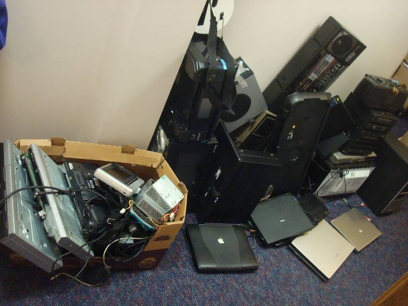 lot 128 image: Large Lot Of Scrap Electronics, Most Broke Or Not Tested, Two Microwaves, Computers, Sold As Is, Must Take All Items