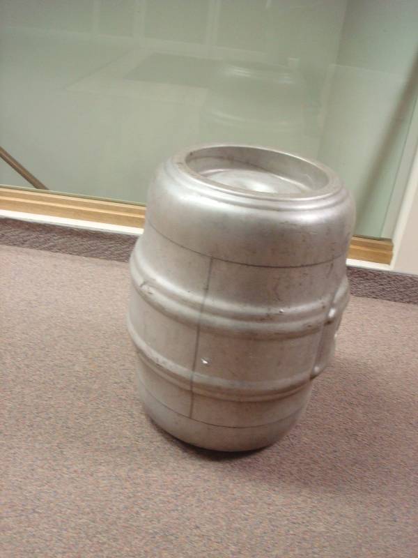 lot 129 image: Vintage Empty Schlitz Aluminum Keg