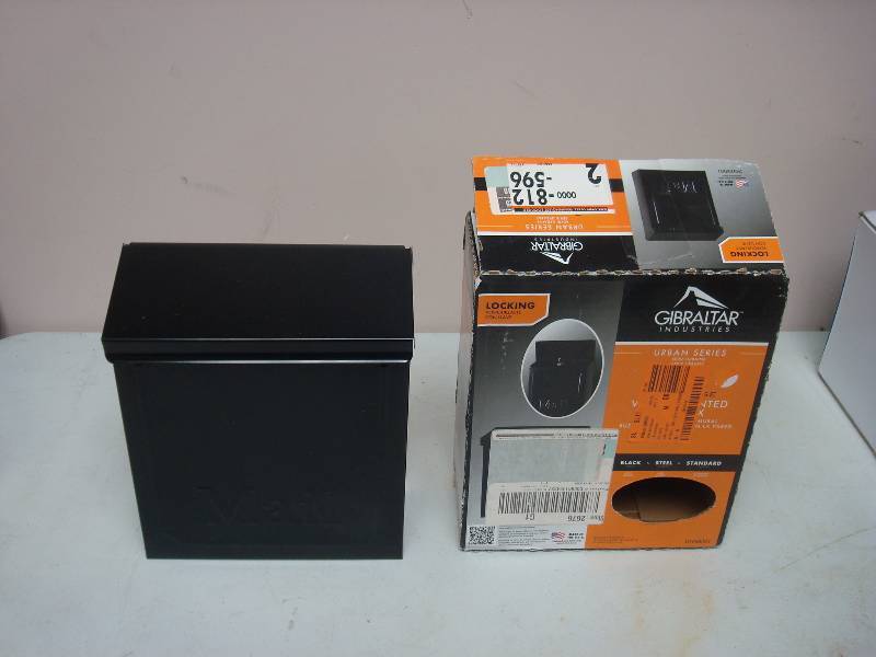 lot 138 image: Gibraltar Urban Series Mail Box, Missing Lock