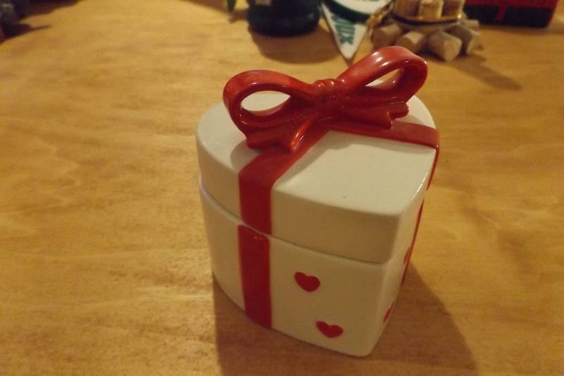 Lefton Heart Shaped Box