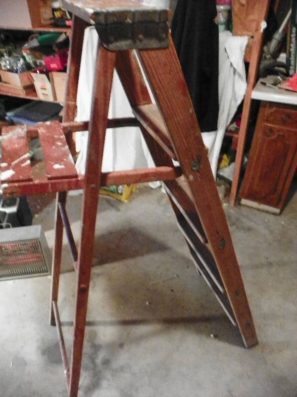 Wood Step Ladder