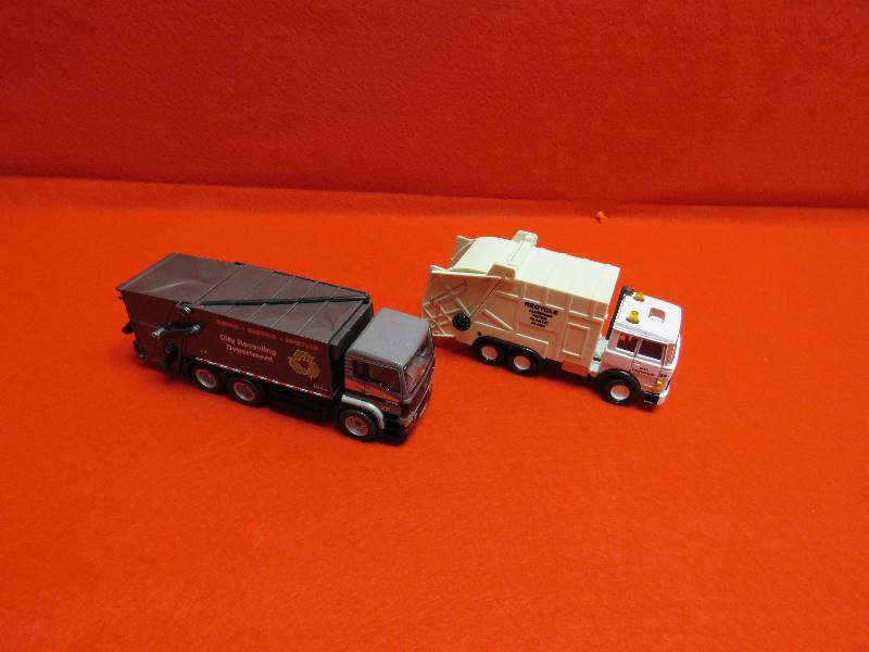 lot 2 image: Collectible Trucks