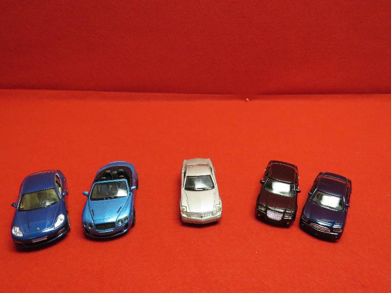 lot 13 image: Collectible Cars