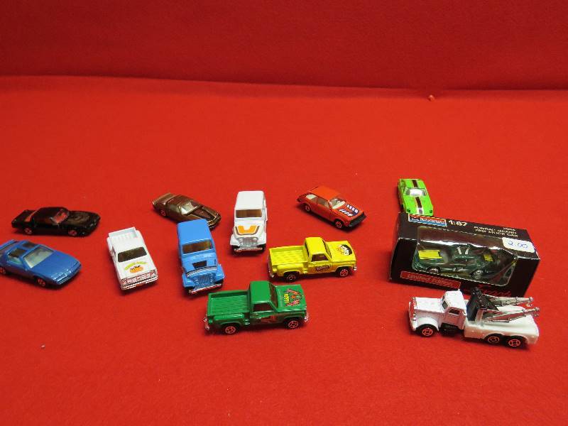 lot 16 image: Collectible Cars