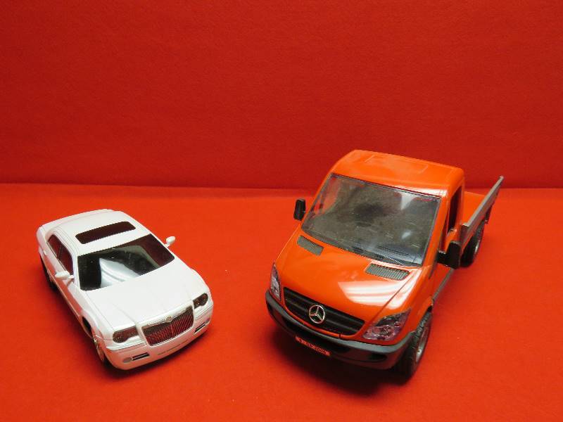 lot 18 image: Collectible Plastic Cars