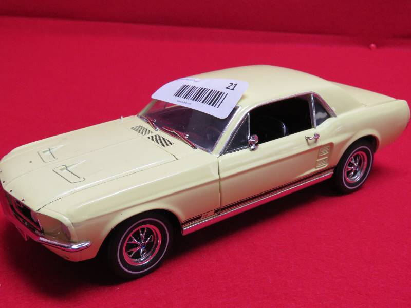 lot 21 image: Collectible Greenlight Car