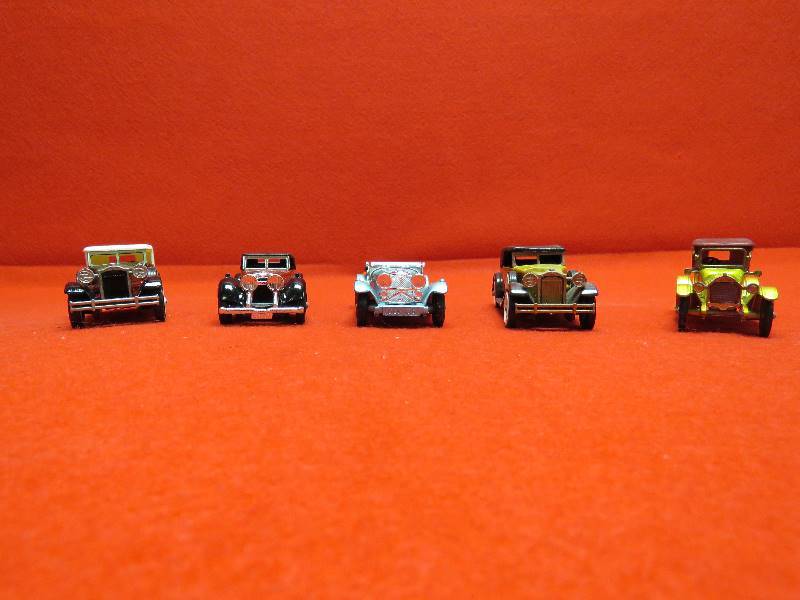 lot 26 image: Collectible Vintage Cars