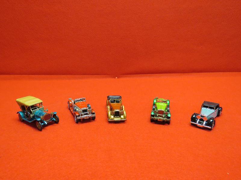 lot 28 image: Collectible Vintage Cars