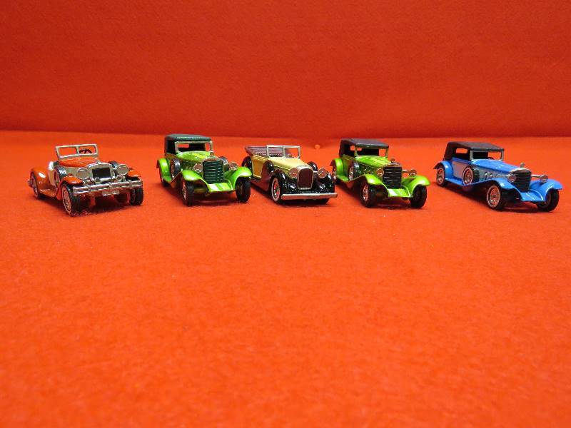 lot 29 image: Collectible Vintage Cars