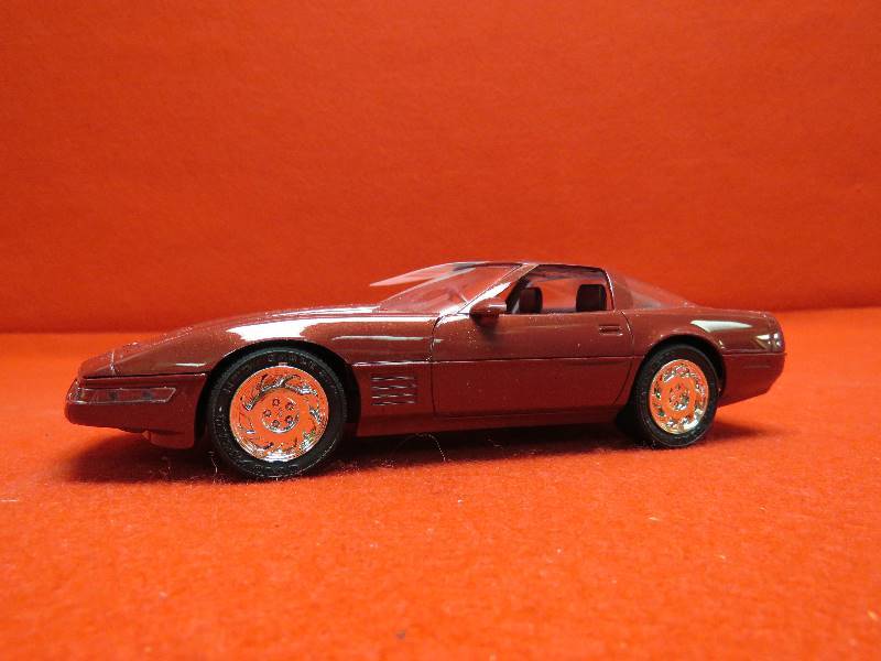 lot 37 image: Collectible Corvette
