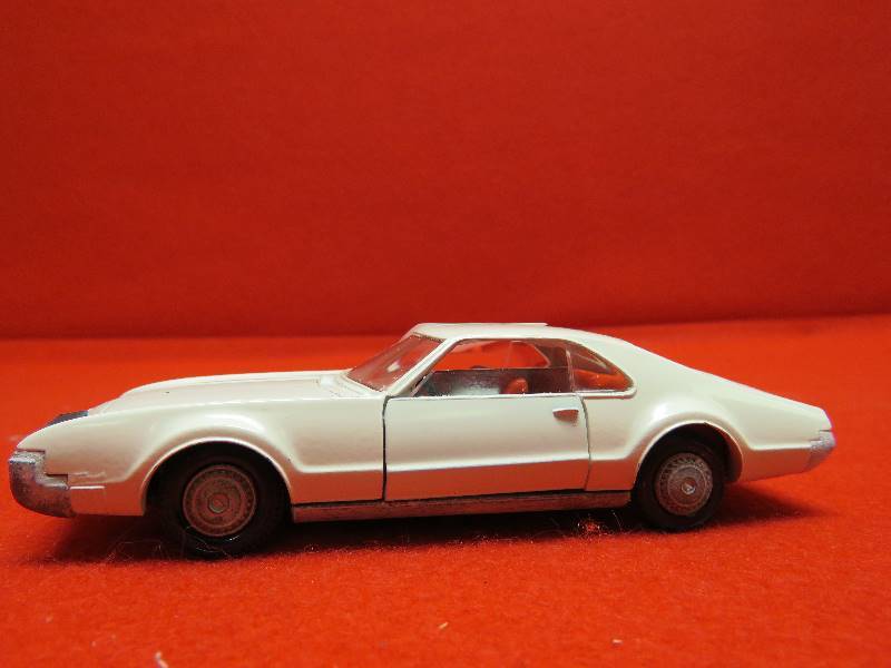 lot 40 image: Collectible Tekno Tornado