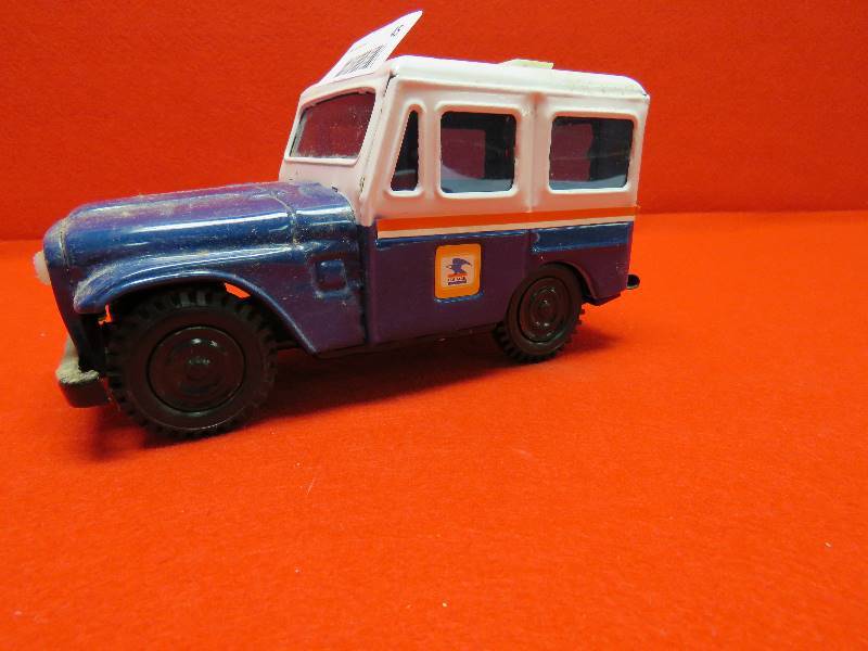 lot 45 image: Vintage Tin Mail Truck