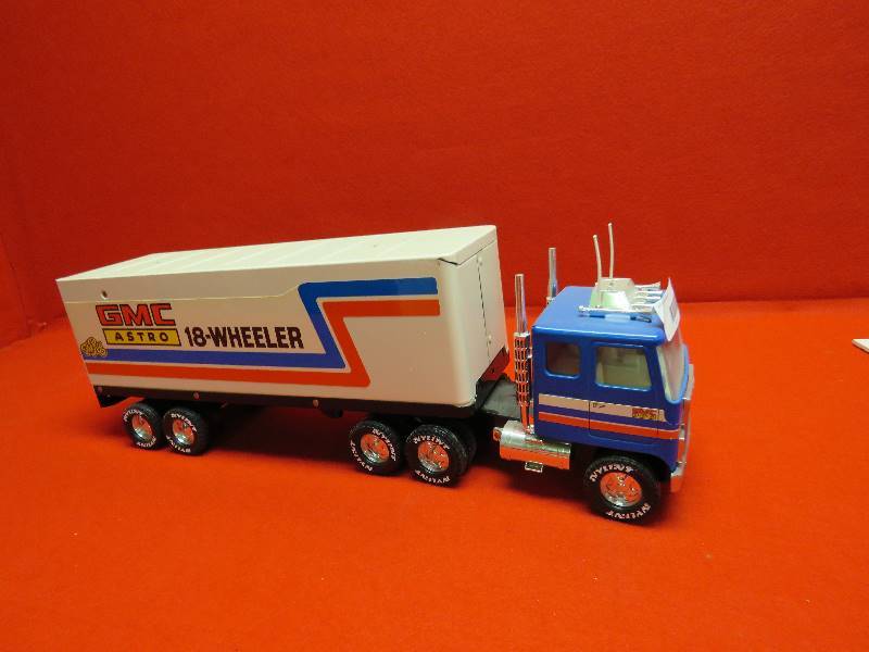lot 50 image: Vintage Nylint Collectible Truck and Trailer