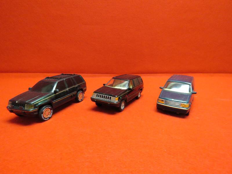 lot 52 image: Collectible Coin Bank Car